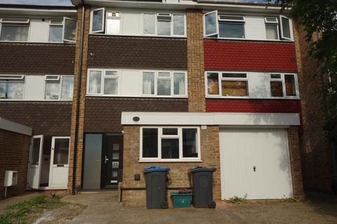 6 bedroom house to rent, Howard Road, Surbiton, KT5 8SA