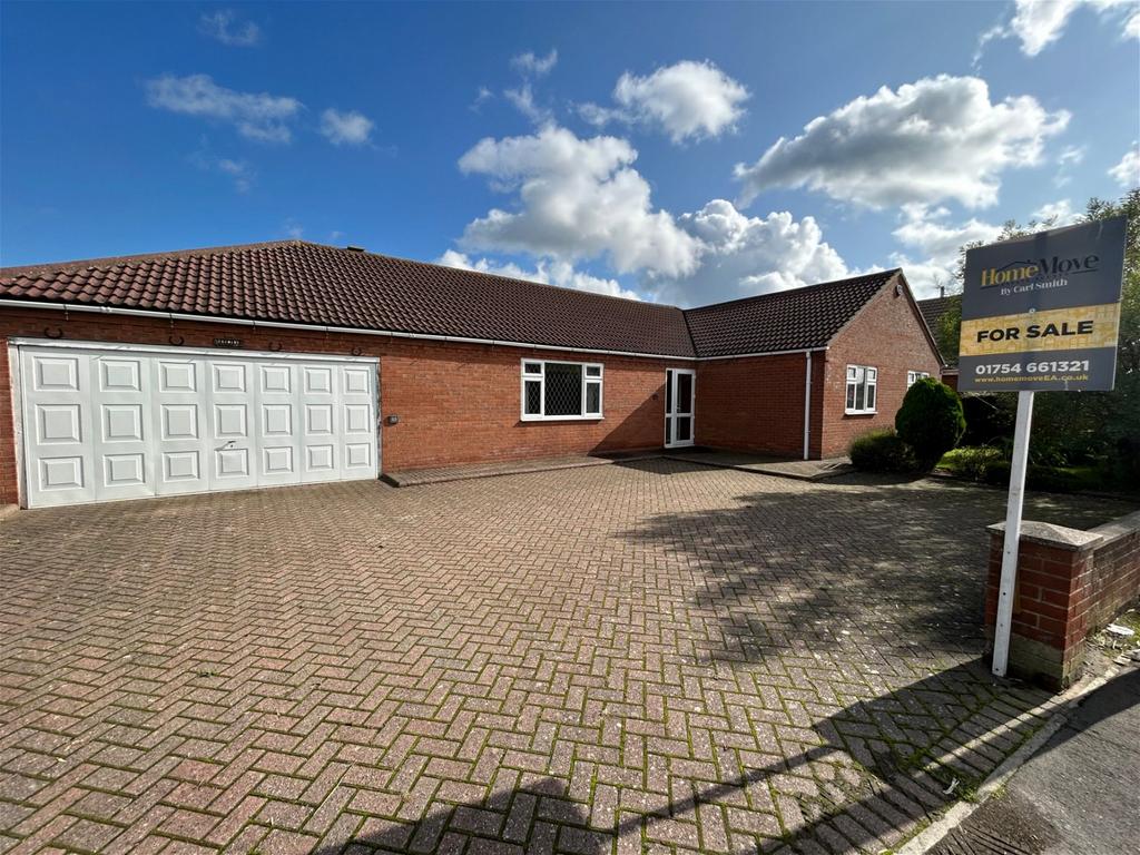 Beacon Way, Skegness, PE25 1HJ 4 bed detached bungalow for sale £350,000
