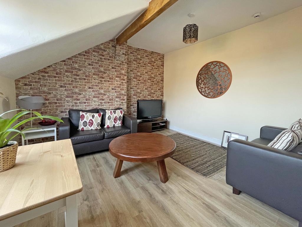 Otley Road, Far Headingley, Leeds, LS16 2 bed flat £1,100 pcm (£254 pw)