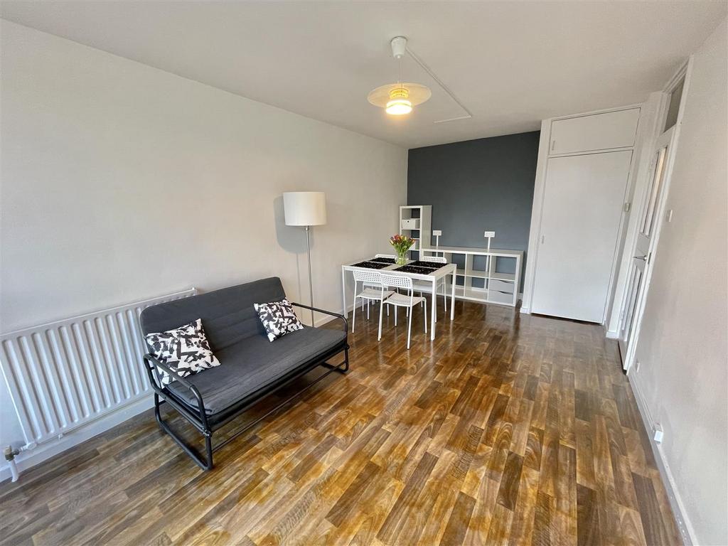 Vauxhall Bridge Road, London SW1V 1 bed flat to rent £1,733 pcm (£400 pw)