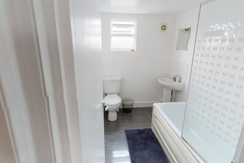 1 bedroom in a house share to rent - Sylvan Ave