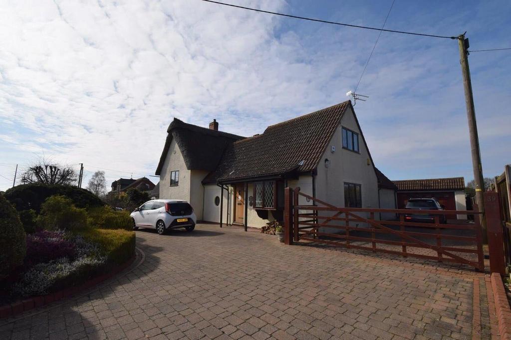 Kirby Cross, FrintononSea CO13 4 bed cottage for sale £560,000