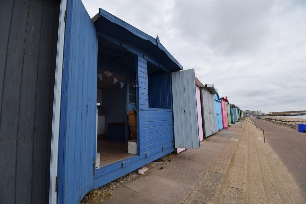 Walton on the Naze CO14 Chalet for sale £39,995