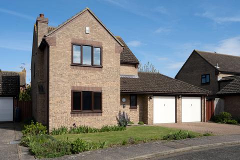 4 Capel Park, Kirby Cross, Frinton-on-sea, CO13 0UA