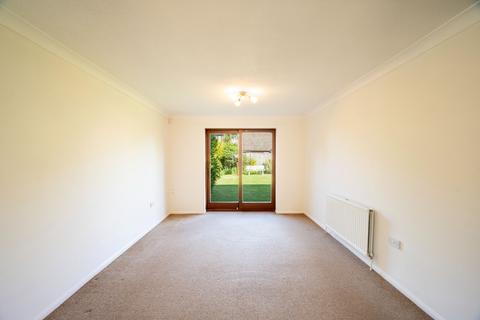 4 Capel Park, Kirby Cross, Frinton-on-sea, CO13 0UA