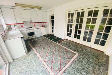 4 bedroom semi-detached house for sale - Farm Road, Edgware HA8