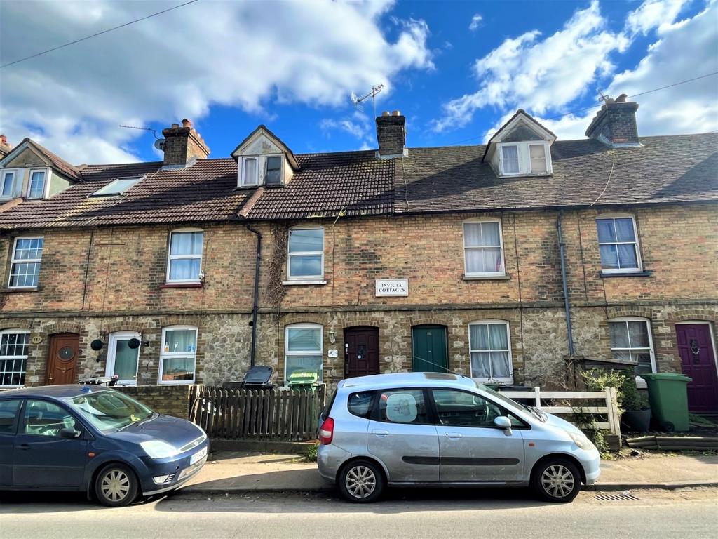 Farleigh Hill Maidstone ME15 3 bed terraced house £1,200 pcm (£277 pw)