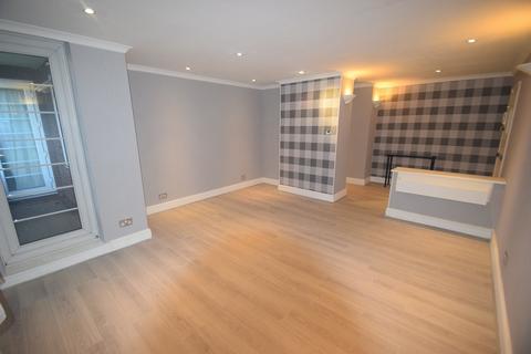 3 bedroom flat for sale, Brook Lodge