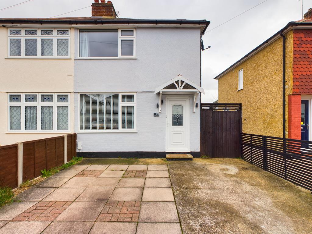 Jubilee Crescent, Addlestone, Surrey, KT15 2 bed semidetached house