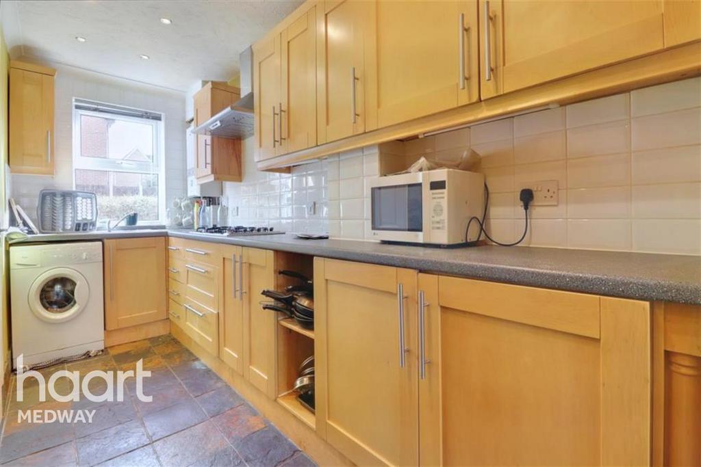 Leigh Road, Wainscott, ME2 2 bed semidetached house £1,400 pcm (£323 pw)