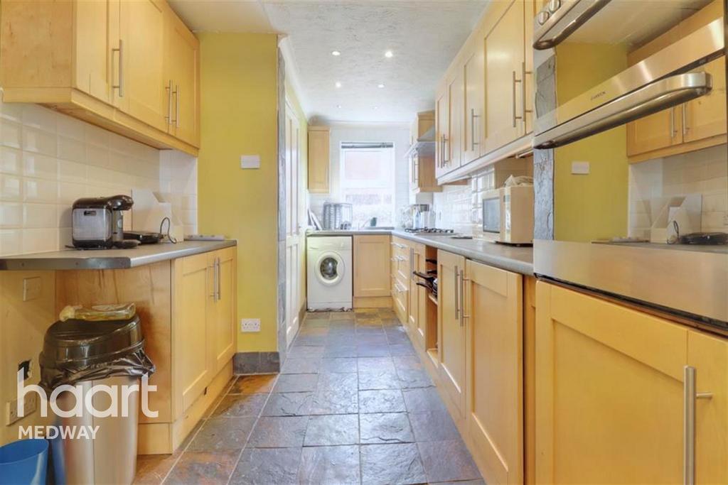 Leigh Road, Wainscott, ME2 2 bed semidetached house £1,400 pcm (£323 pw)