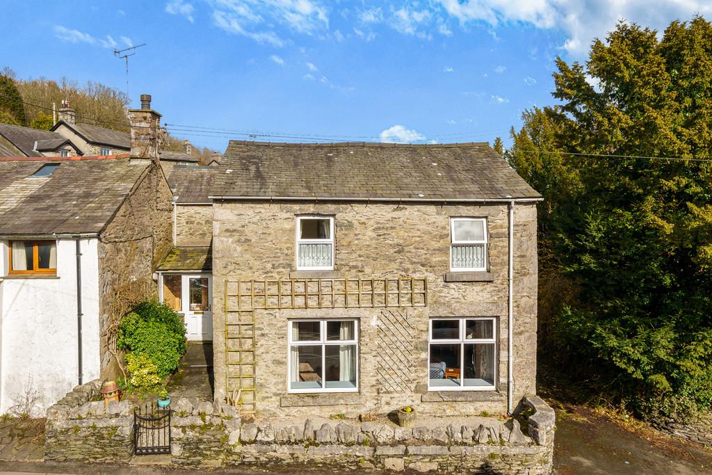 Hillside, Lindale Hill, Lindale, Grange over Sands, Cumbria, LA11 6LJ 3 bed semidetached house