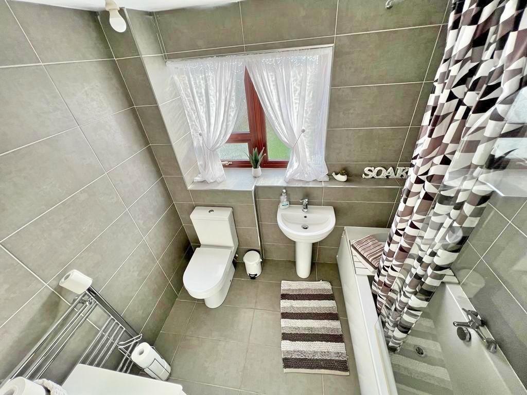 Keenan Drive, Bedworth, CV12 0EJ 3 bed terraced house £190,000