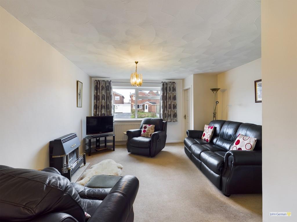 Essington Close, Alrewas 3 bed semidetached house £300,000