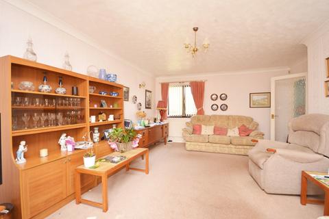 3 bedroom detached bungalow for sale - Fish Lane, Aldwick, Bognor Regis