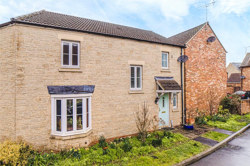 Winterbourne Road, Haydon End... 3 bed semidetached house £280,000