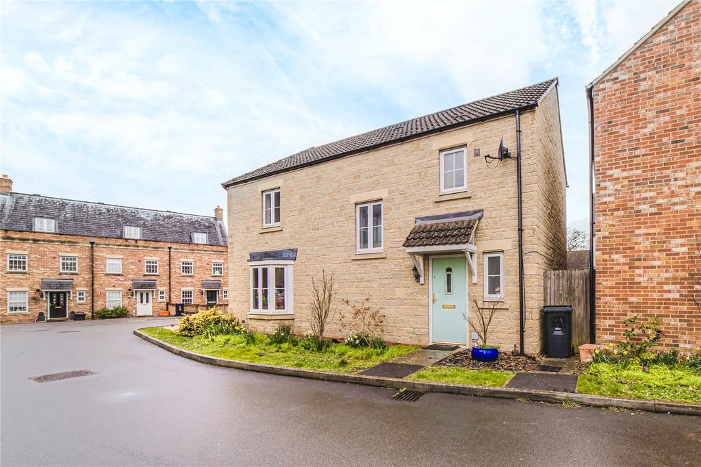 Winterbourne Road, Haydon End, Swindon, Wiltshire, SN25 3 bed semidetached house £280,000