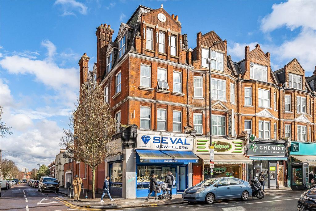 Grand Parade, Green Lanes, London, N4 4 bed flat - £2,800 pcm (£646 pw)