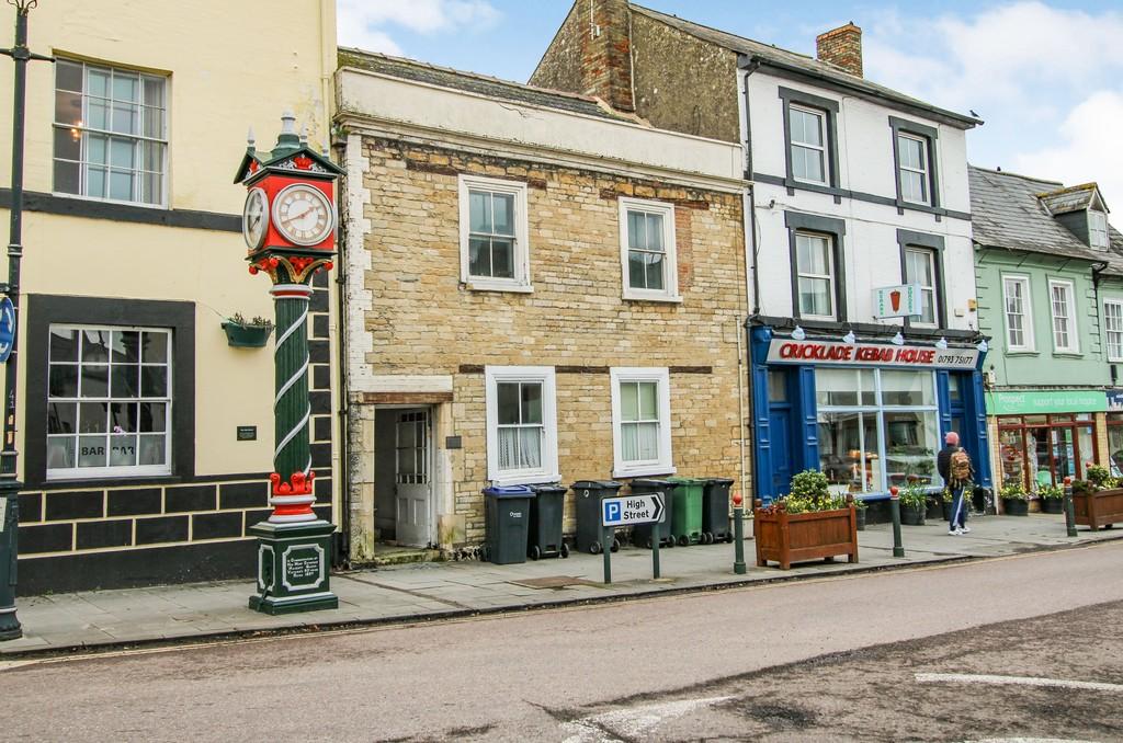 High Street, Cricklade 2 bed ground floor flat £140,000