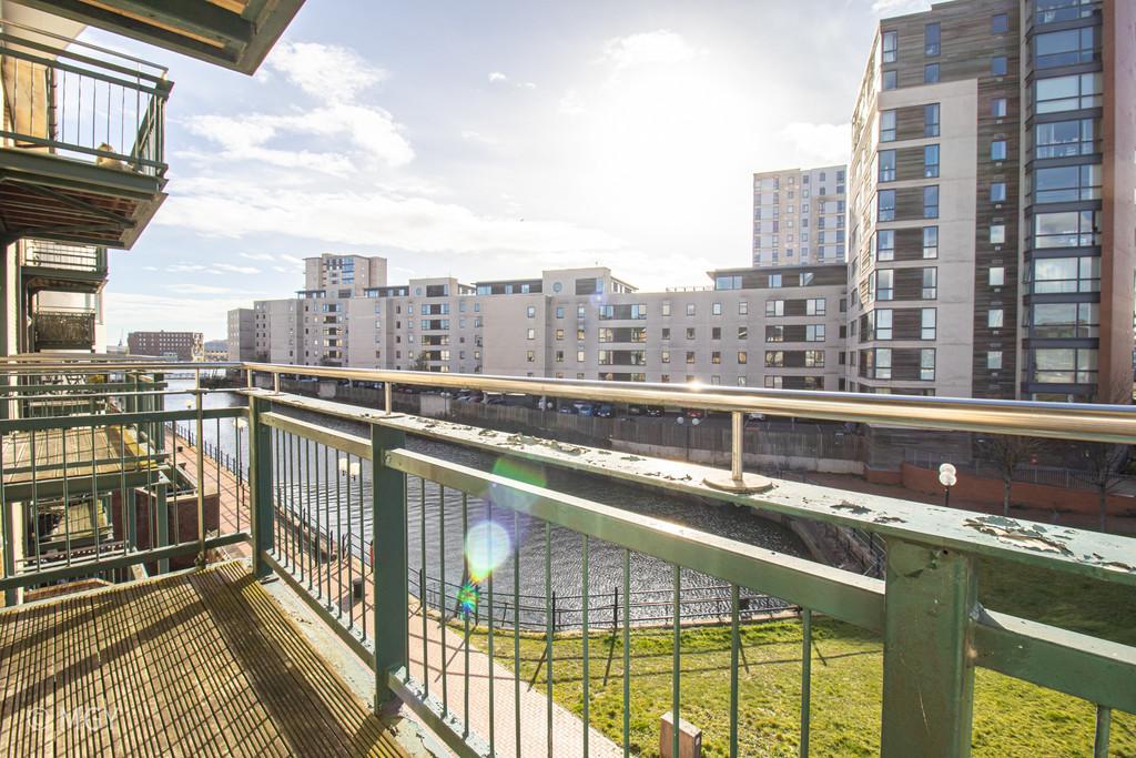 Adventurers Quay, Cardiff Bay 2 bed apartment £1,100 pcm (£254 pw)