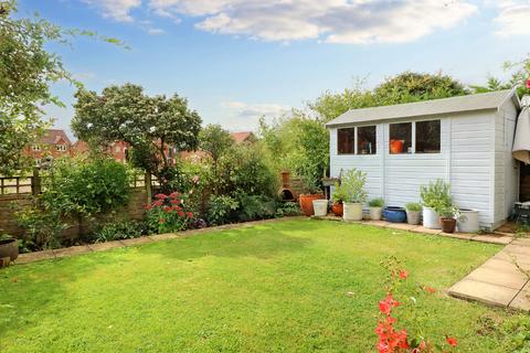 2 bedroom semi-detached bungalow for sale - Silverdale Close, Brockham