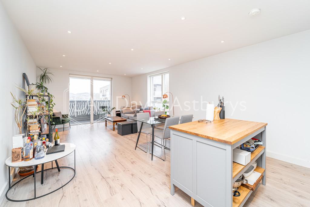 High Street, Hornsey, London 2 bed apartment £2,400 pcm (£554 pw)