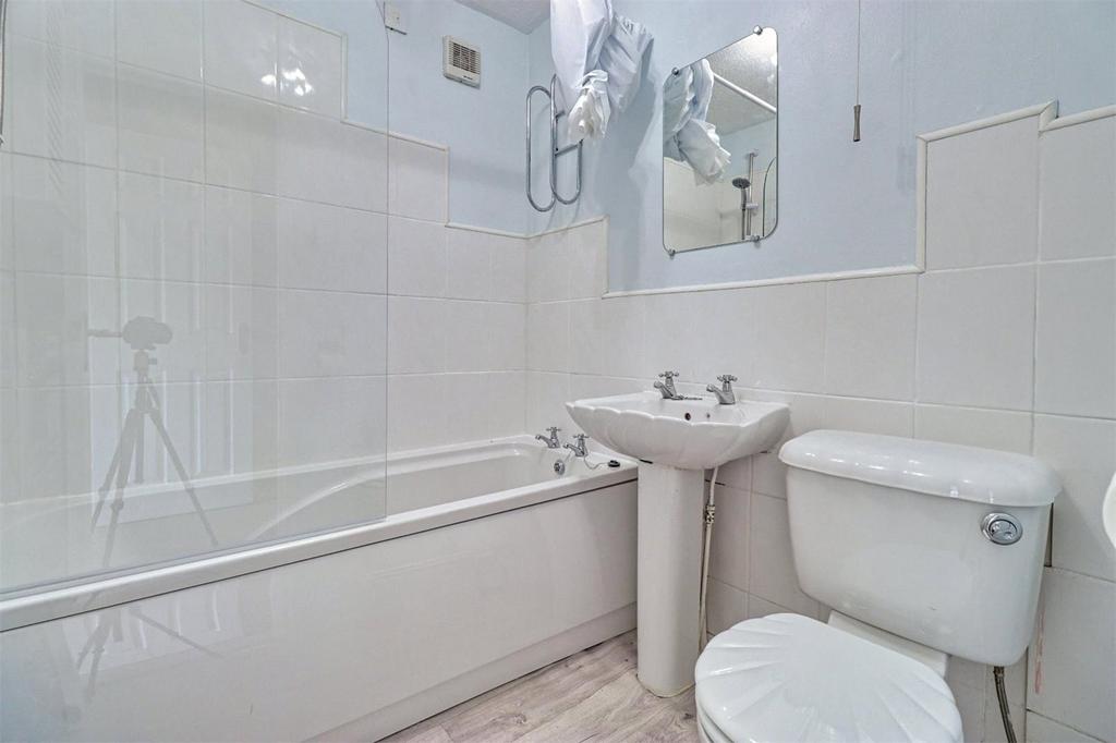 No. 8 Bathroom