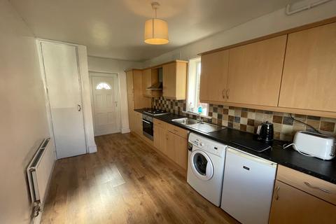 3 bedroom house to rent, Lea Farm Row, Leeds, LS5