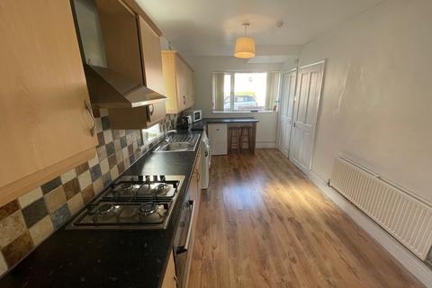 3 bedroom house to rent, Lea Farm Row, Leeds, LS5