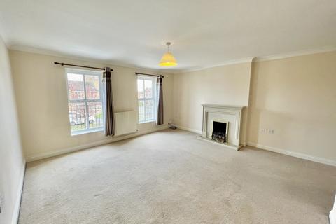 3 bedroom terraced house to rent, Cludd Avenue, Newark