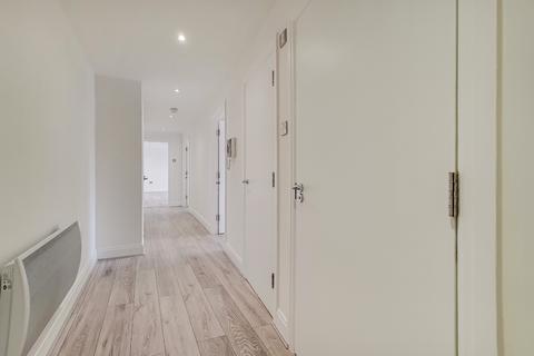 40 Holland Gardens, Brentford, TW8 0BE