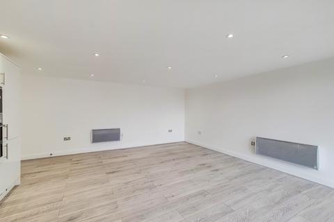 40 Holland Gardens, Brentford, TW8 0BE