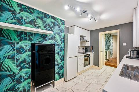 2 bedroom flat for sale - Saltoun Road, Brixton, London, SW2