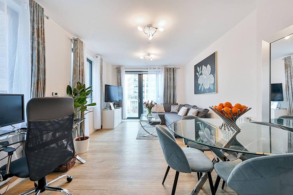 Viscount House, Park Royal, LONDON, NW10 2 bed flat for sale £550,000