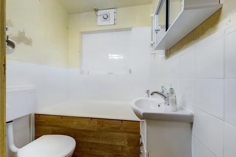 19 Canfield Drive, Ruislip, HA4 6QW