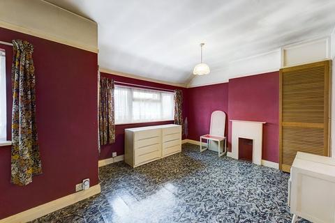 19 Canfield Drive, Ruislip, HA4 6QW