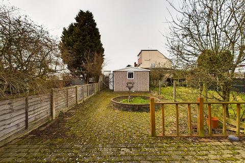19 Canfield Drive, Ruislip, HA4 6QW