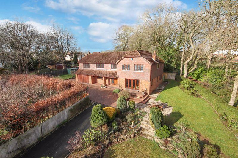 Tonbridge Road, Hildenborough, TN11 9EL 5 bed detached house for sale