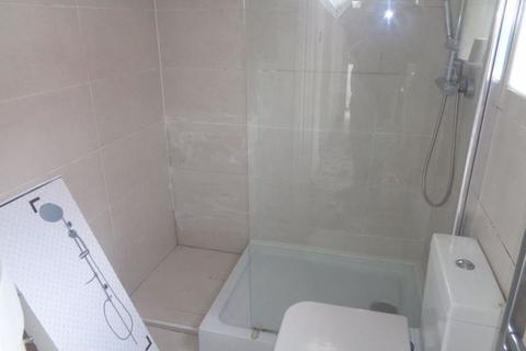 2 bedroom bungalow to rent - Southsea Avenue, Leigh-On-Sea