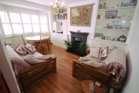 2 bedroom maisonette for sale, Eastcote Lane, Northolt