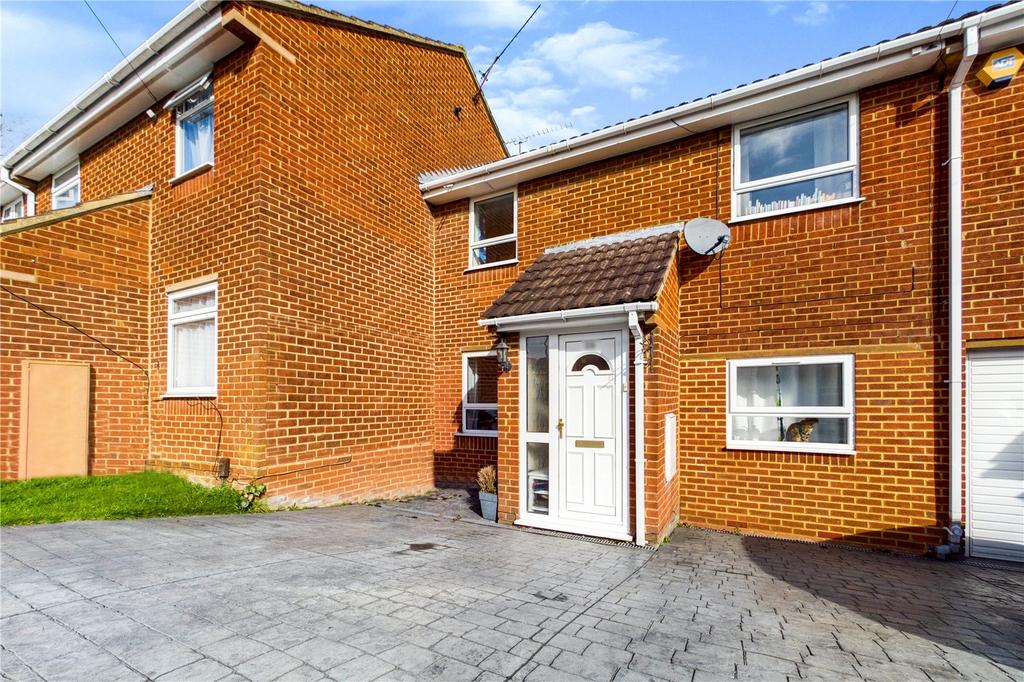 Minton Close, Tilehurst, Reading... 3 bed terraced house £365,000