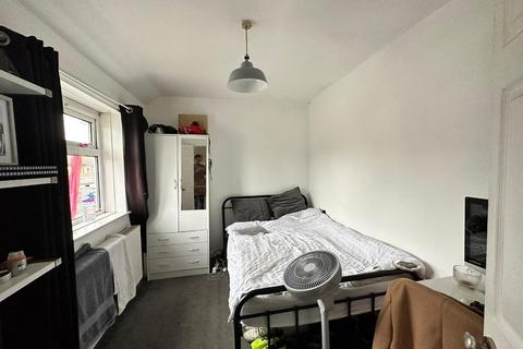 2 bedroom end of terrace house for sale, Godbold Road, Stratford, London, E15 3AL
