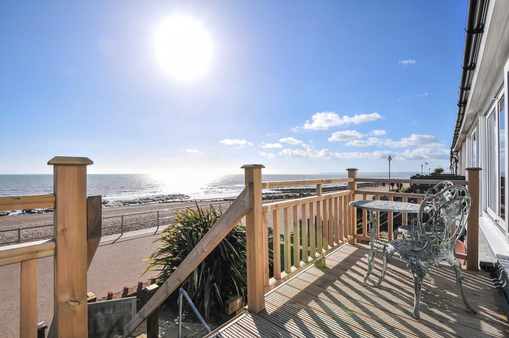 Channel View, Bexhill On Sea, East Sussex TN40 1JT 2 bed apartment £