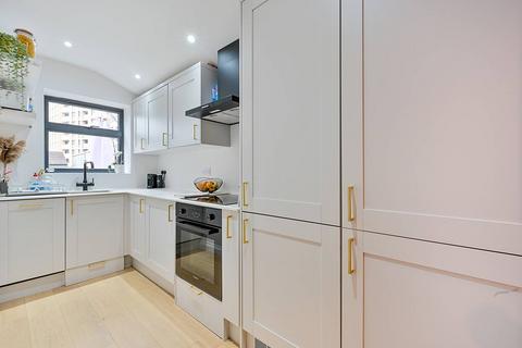 60d Heathfield Road, London, W3 8EJ