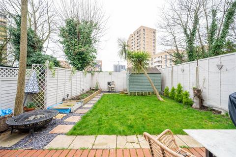 60d Heathfield Road, London, W3 8EJ