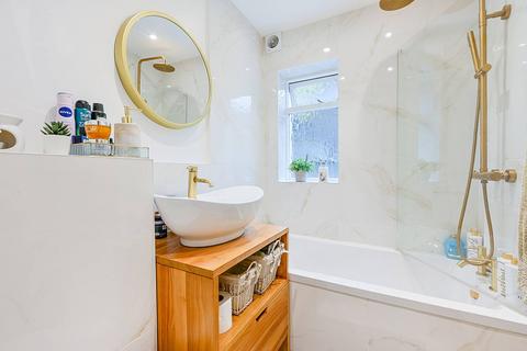 60d Heathfield Road, London, W3 8EJ