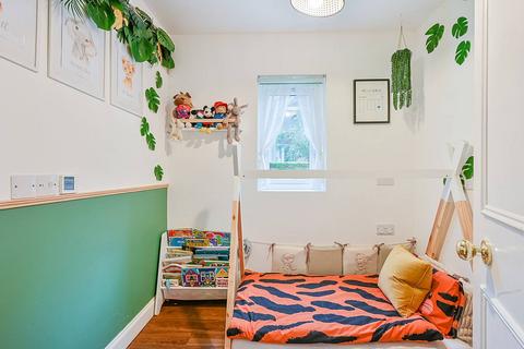 60d Heathfield Road, London, W3 8EJ