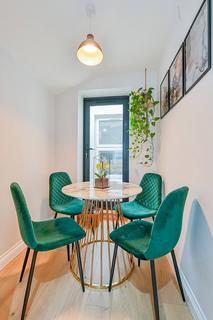 60d Heathfield Road, London, W3 8EJ