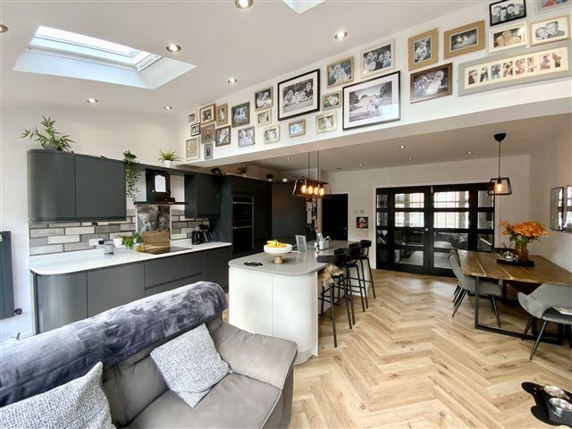 Kitchen/diner/living space