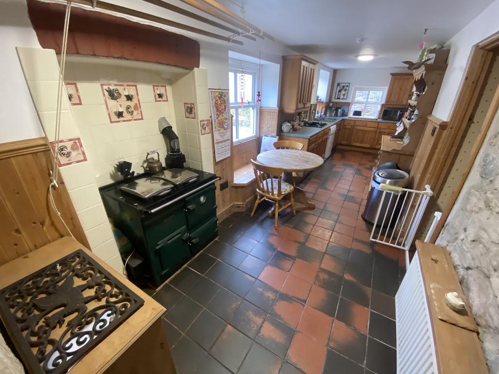 Kitchen (second angle)